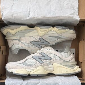 New Balance Unisex Beige and Gray Sneakers. Men’s size 9, women’s size 10.5